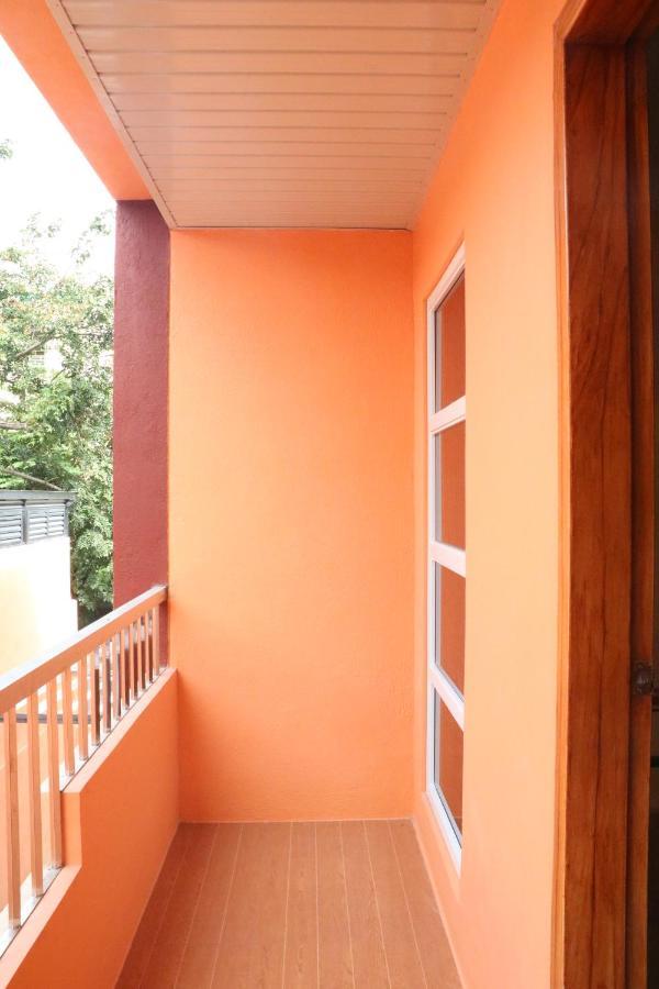 Anicia Guesthouse Rooms Paranaque City Exteriör bild