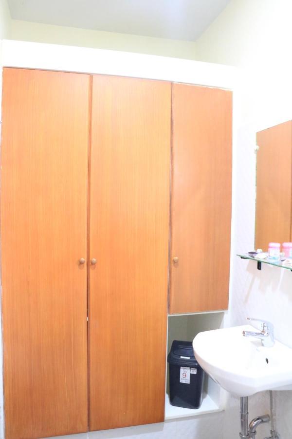 Anicia Guesthouse Rooms Paranaque City Exteriör bild