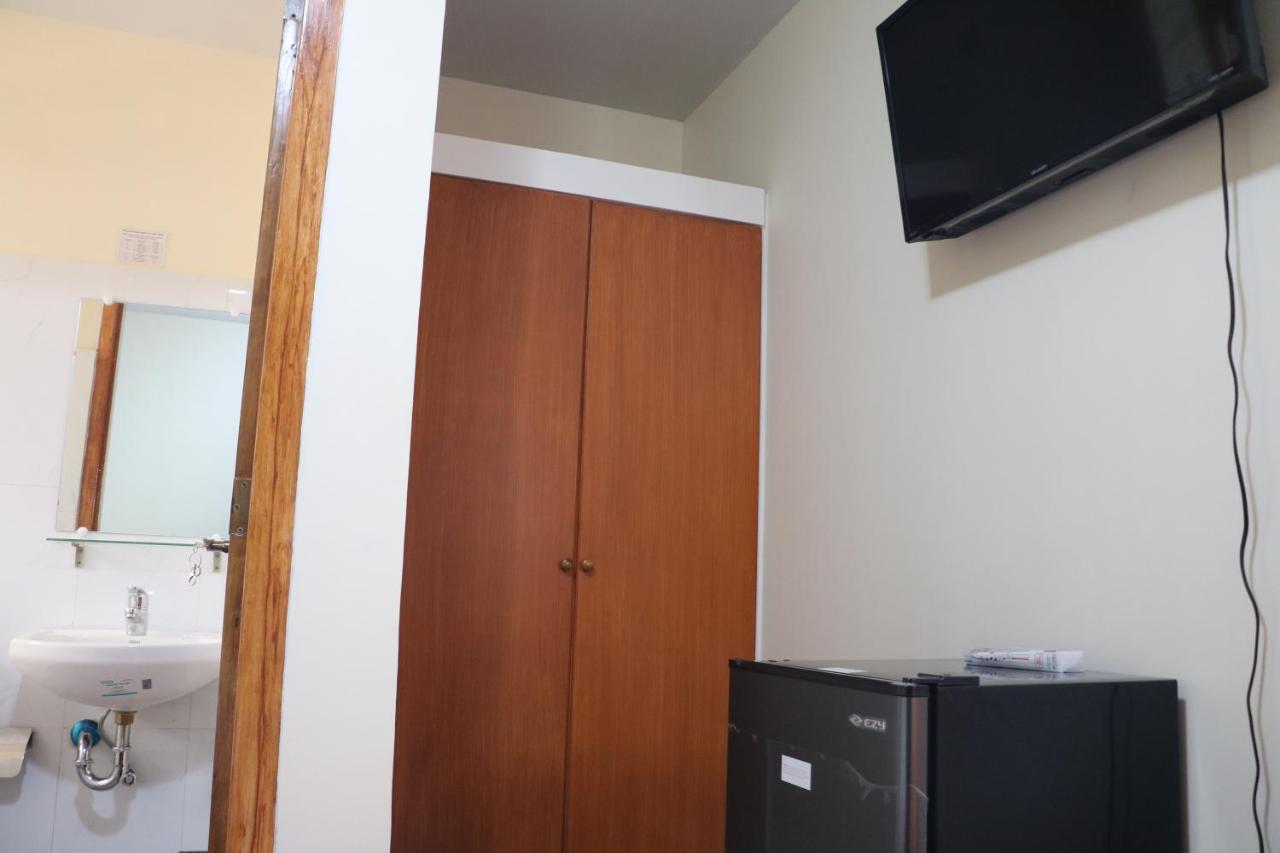 Anicia Guesthouse Rooms Paranaque City Exteriör bild