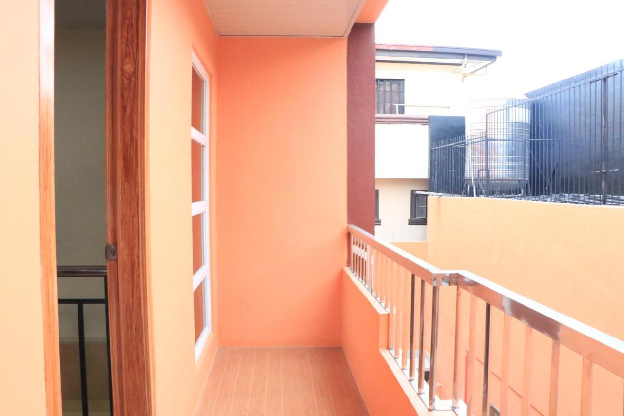 Anicia Guesthouse Rooms Paranaque City Exteriör bild