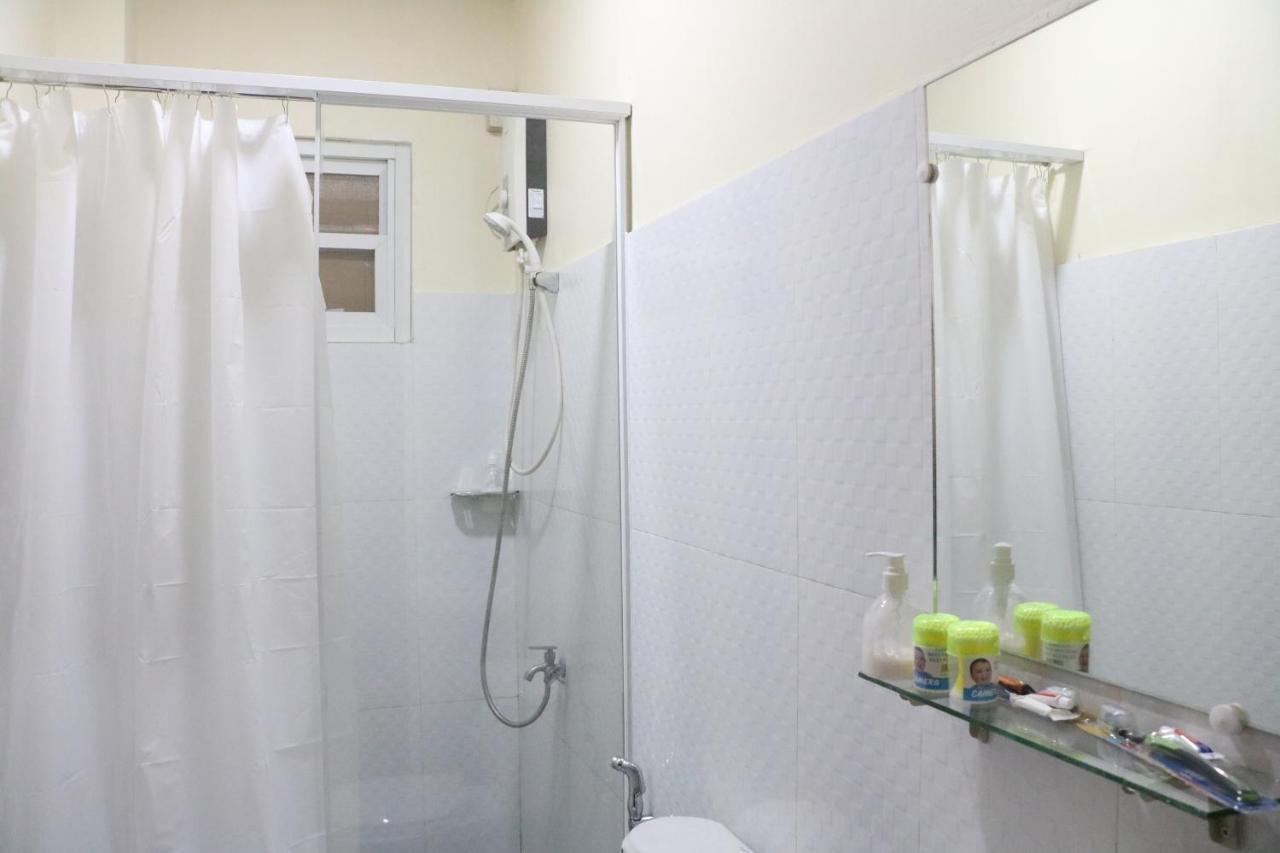 Anicia Guesthouse Rooms Paranaque City Exteriör bild