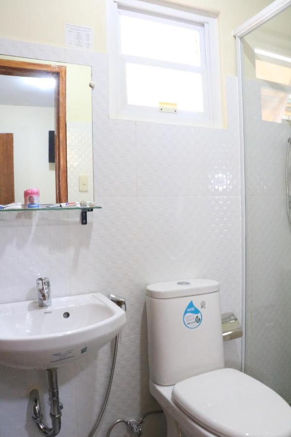 Anicia Guesthouse Rooms Paranaque City Exteriör bild